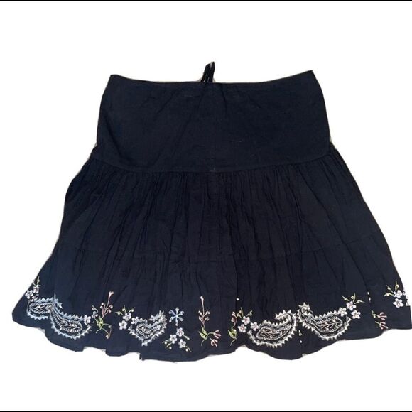 Guess Dresses & Skirts - Guess Jeans Authentic black floral embroidered circle skirt size 24